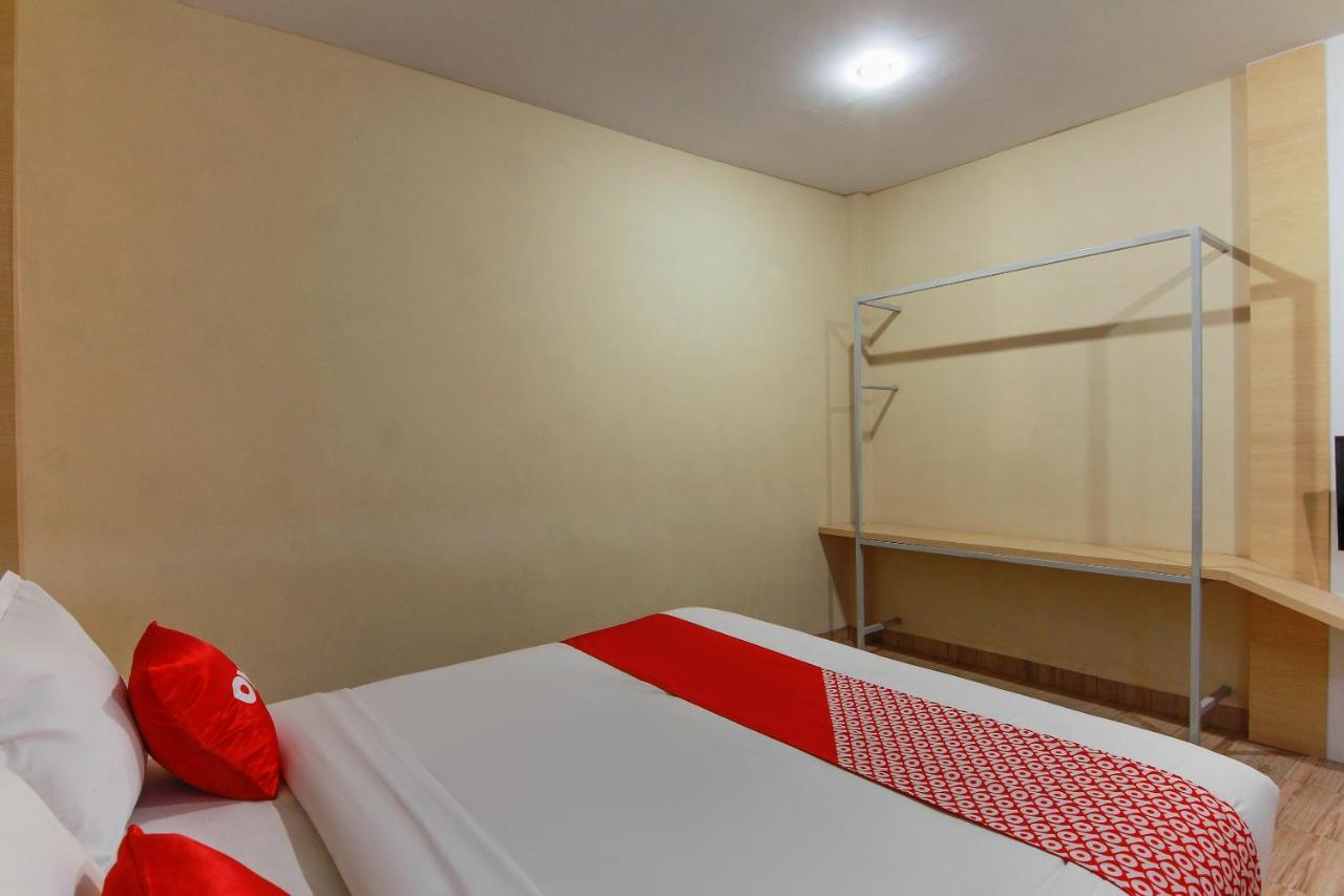 Capital O 3476 Millenium Inn Medan Exterior photo
